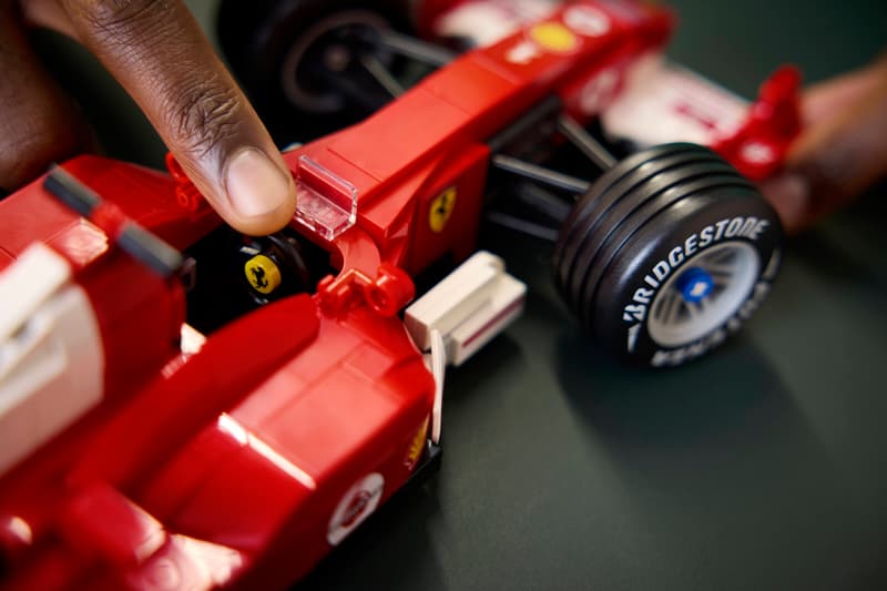 LEGO 11375 Icons Ferrari F2004 & Michael Schumacher