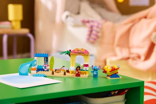 Lego Disney 43280  Beach Fun with Lilo & Stitch